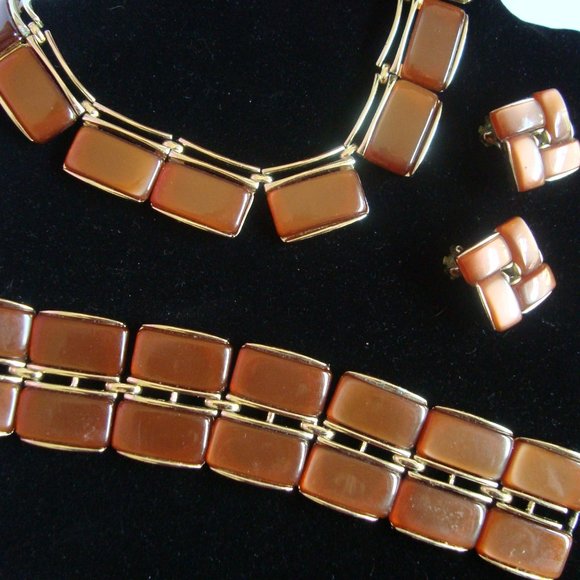 Vintage Lisner Brown Gold Tone Thermoset Jewelry Set Necklace Bracelet Earrings - Picture 2 of 10